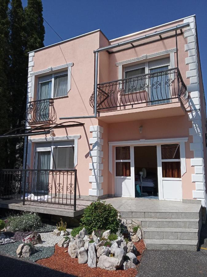 Bük Atlas Apartman מראה חיצוני תמונה