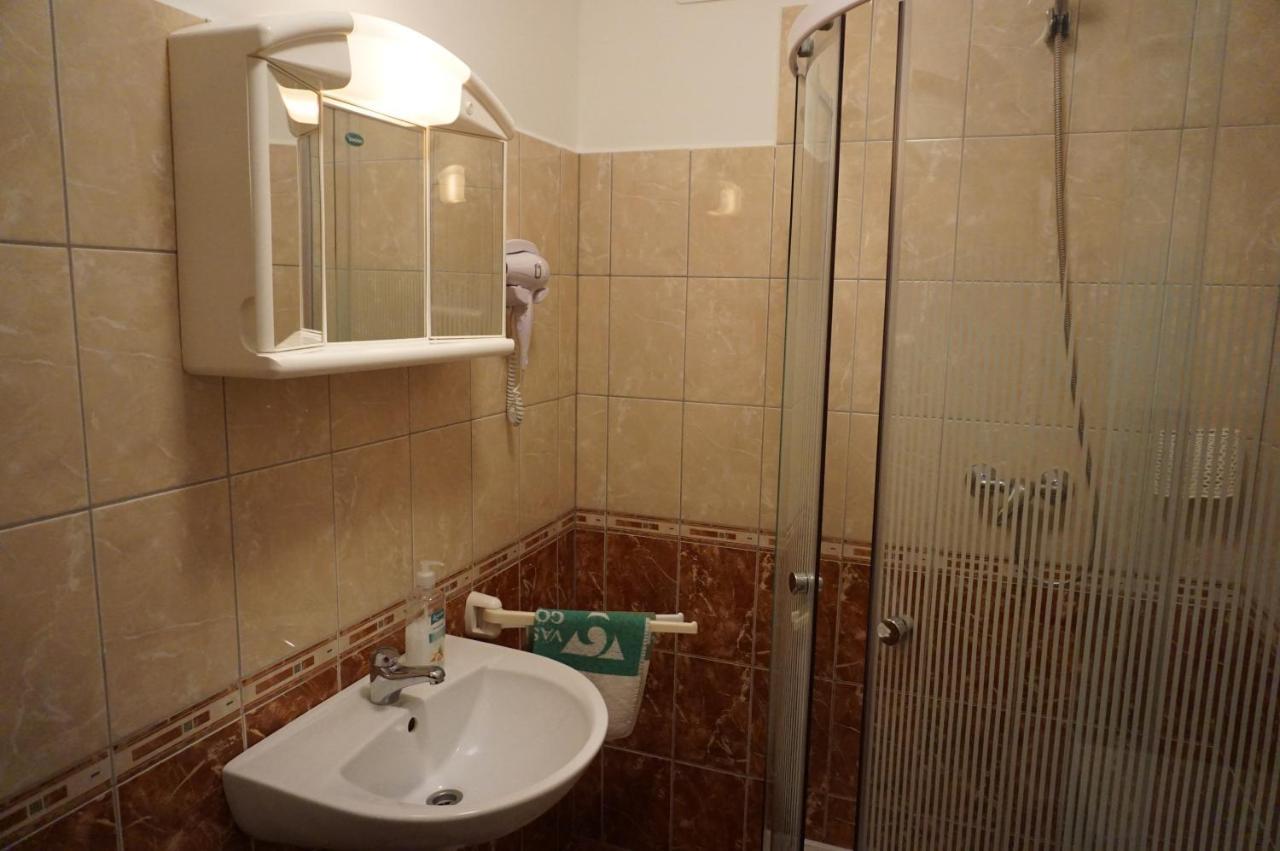Bük Atlas Apartman מראה חיצוני תמונה